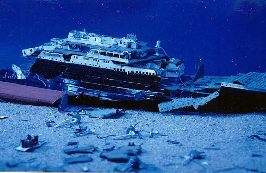 Титаник на дне. Экспедиция на Титаник 1985. Титаник под водой 1912. Затонувшие корабли Титаник.