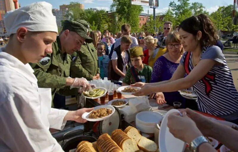 полевая кухня армии рф. полевая кухня каша. полевая кухня парк победы. полевая кухня. полевая кухня.