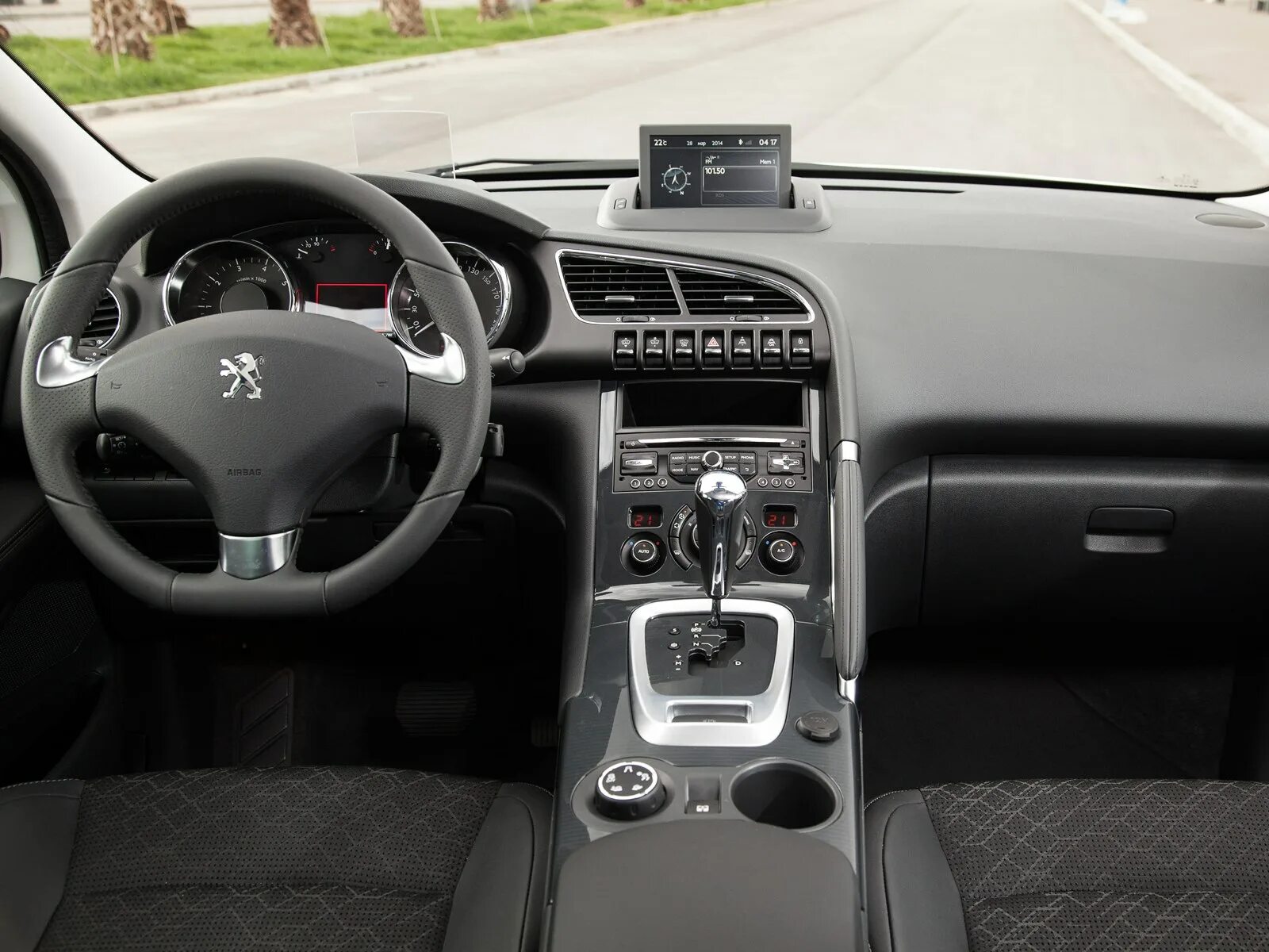 Peugeot 3008 2012. Peugeot 3008 Interior. Peugeot 3008 салон. Peugeot 3008 i салон. Пежо 3008 2012 салон.