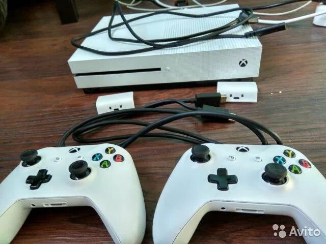 Как заряжать джойстик xbox. Комплект джойстика на икс бокс one. джойстик от икс бокс за 5 рублей. коробка от геймпада икс бокс ван. ван с 1 терабайт 2 джойстика.