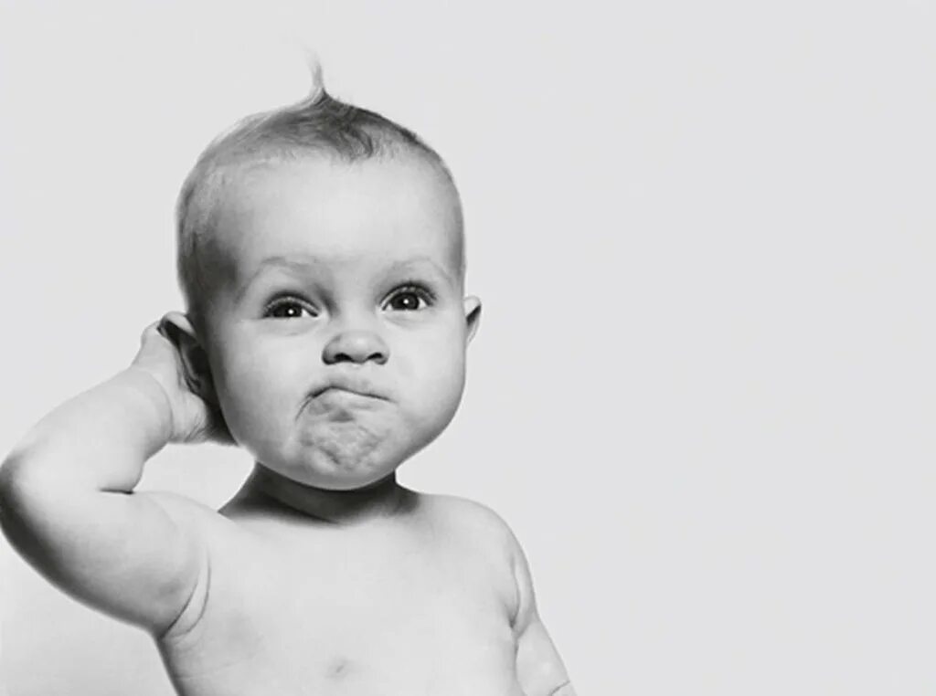 Детский массаж. What you looking up baby. Красивые младенцы. What you looking up baby. Младенец с карими глазами.