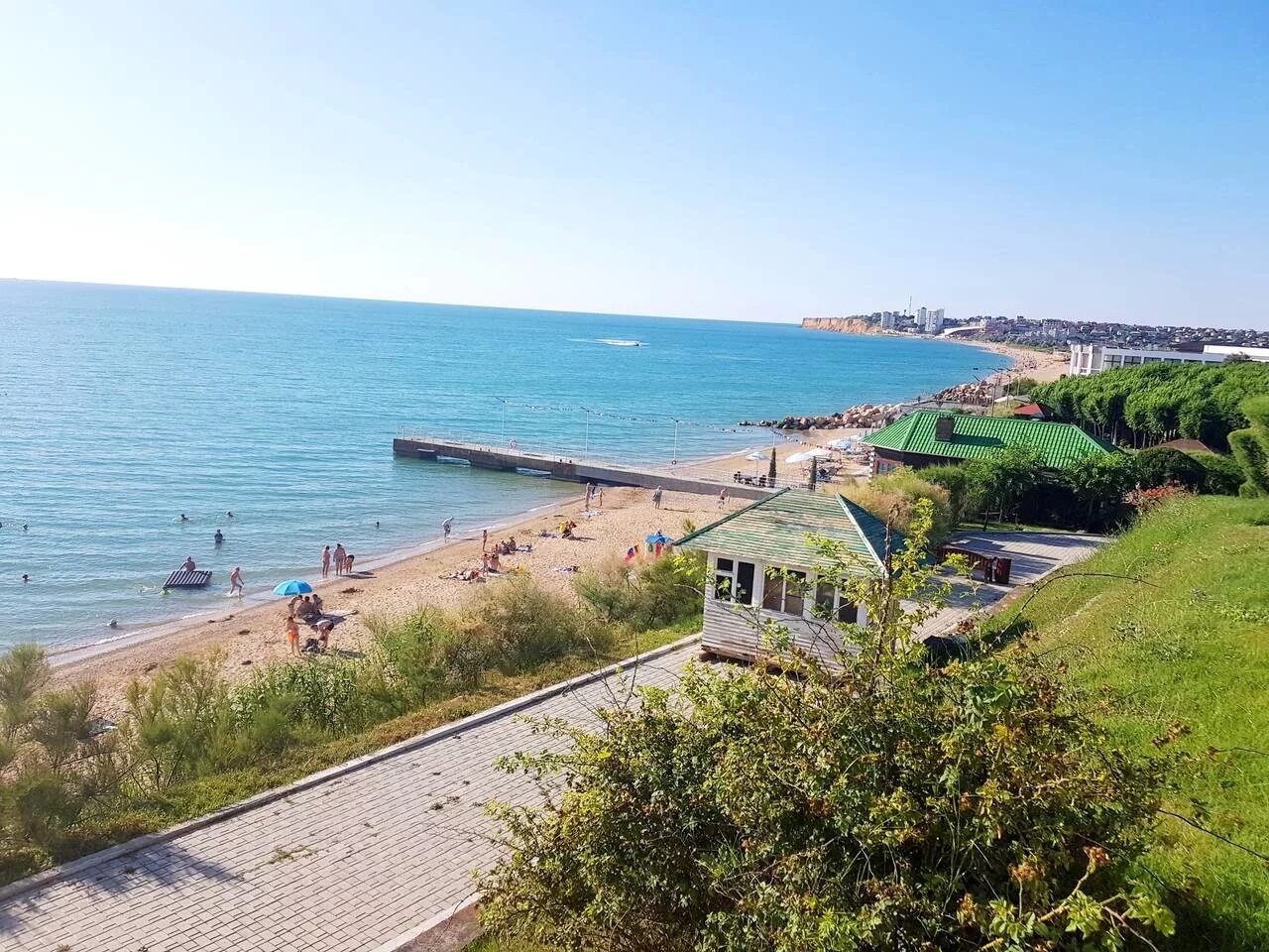 Пляж крым орловка звездный берег. Орловка набережная. Орловка крым набережная. Пляж орловка севастополь. Орловка набережная.
