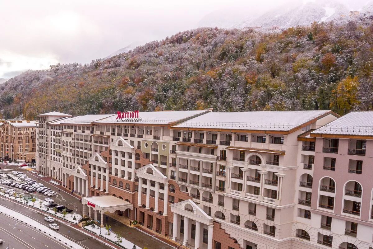 Сочи марриотт красная поляна отель. Мариот гостиница эсто садок. Марриотт сочи красная поляна. Марриотт красная поляна 5. Марриотт сочи красная поляна.