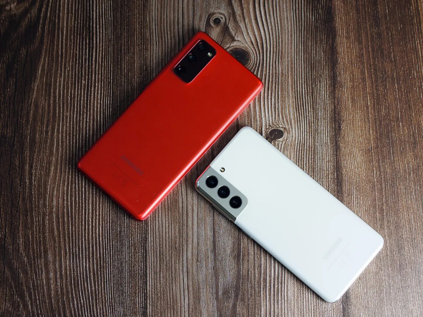 Samsung s21 fe 256 гб. Samsung s21fe Red. Fe in Red.