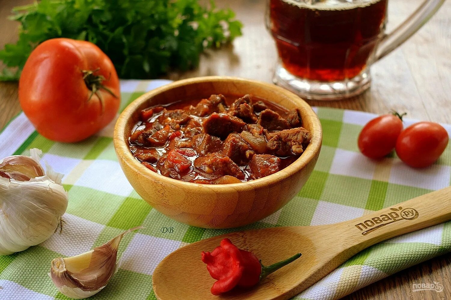 Гуляш в казани. Гуляш по венгерски. венгерская кухня гуляш. венгерский суп гуляш. боб гуляш по-венгерски.