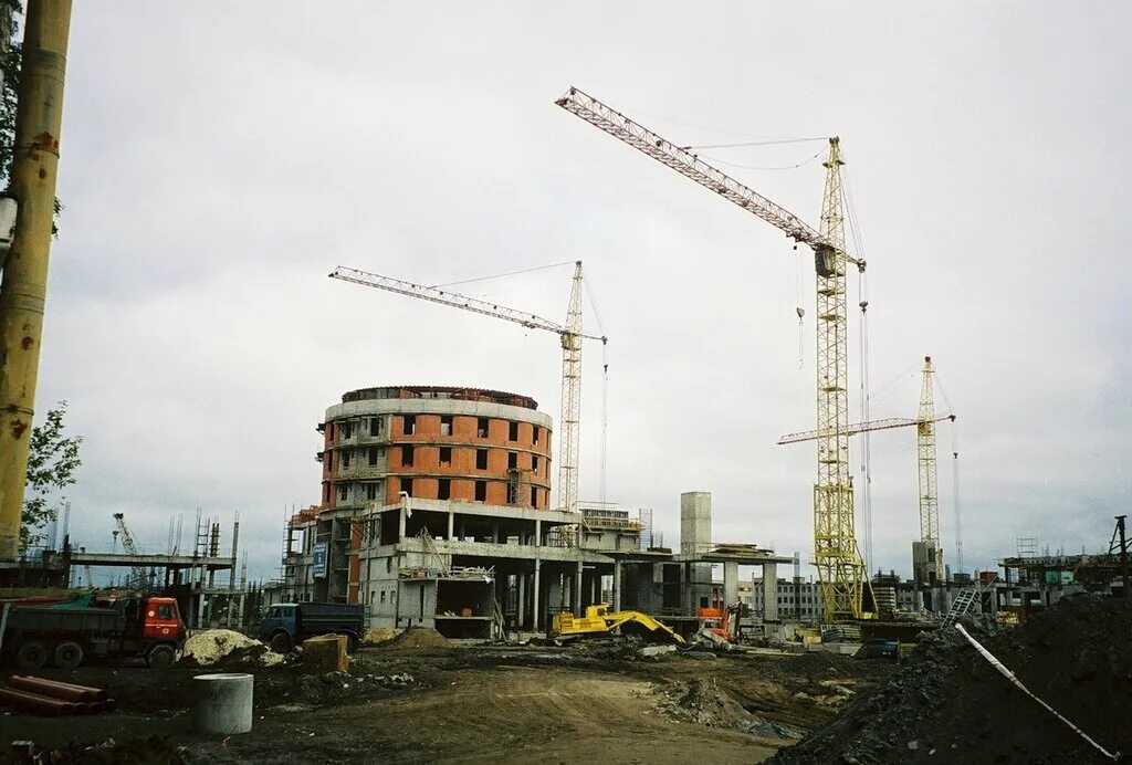 стройка ладожского вокзала. ладожский вокзал строится 2002. стройка ладожского вокзала. станция ладожская в 2002. ладожский вокзал метро ладожская.