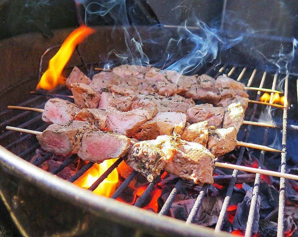 Шашлык как его приготовить. Кусок шашлыка. куски мяса шашлык. армянский шашлык. размер кусочков шашлыка.