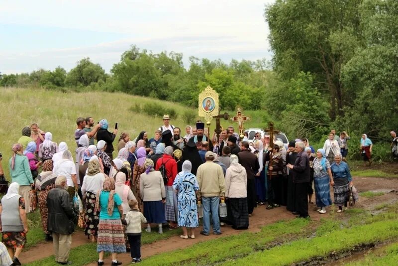 Погода в платовке. Церковь верхняя Платовка Оренбургская область. Платовка Новосергиевского района Оренбургской области. Верхняя Платовка Новосергиевский район. Село Платовка Оренбургская область население.