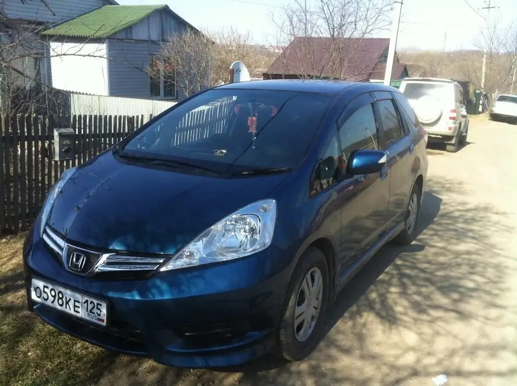 Фит шаттл 2011 год. Honda Fit Shuttle 2011. Хонда фит шаттл 2011. Хонда фит шаттл 2012 серый. Хонда фит шаттл 2011 с панорамой.