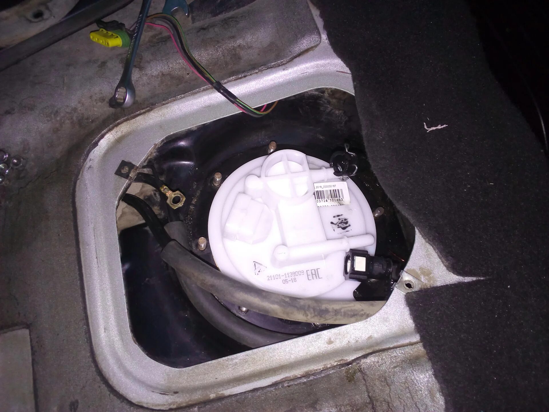 Бак топливный ваз 2170 приора. Бензобак ваз 2110 инжектор. Бензин бак приоре. Бак топливный приора 2. Топливный бак ваз 2114 1.