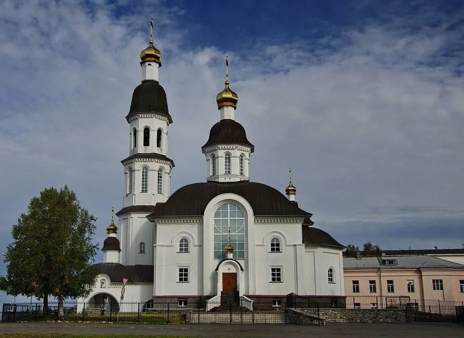 Храм в архангельске на набережной северной двины. Фото церквей архангельска. Церковь успения пресвятой богородицы архангельск. Фото церквей архангельска. Архангельск храм пресвятой богородицы.
