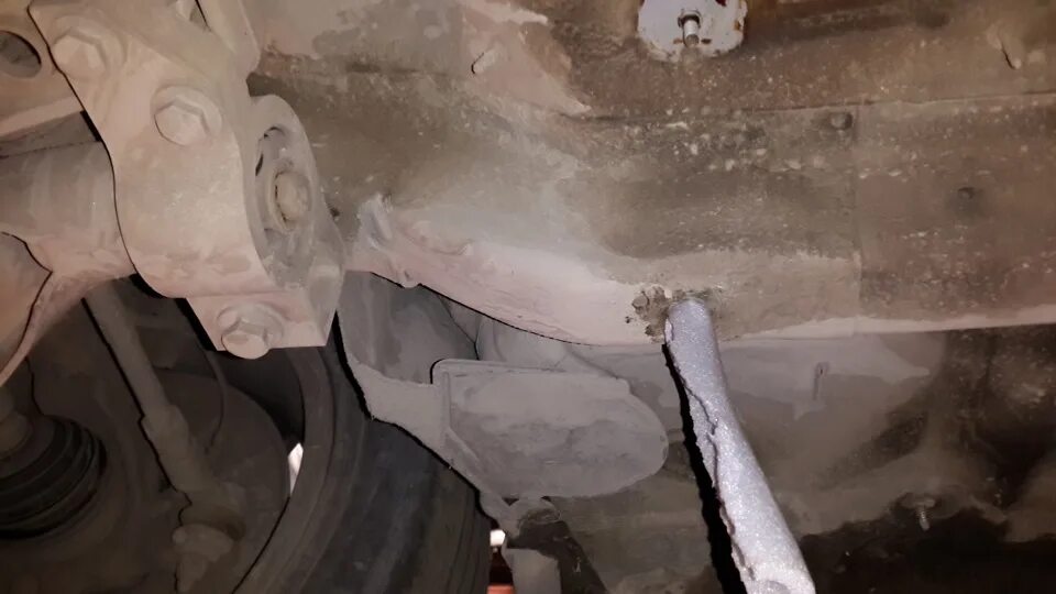 Треск в трубке. Дребезг топливных трубок джетта 6. 2 tsi топливные трубки. Skoda yeti 1. Уплотнители топливных трубок golf 6.