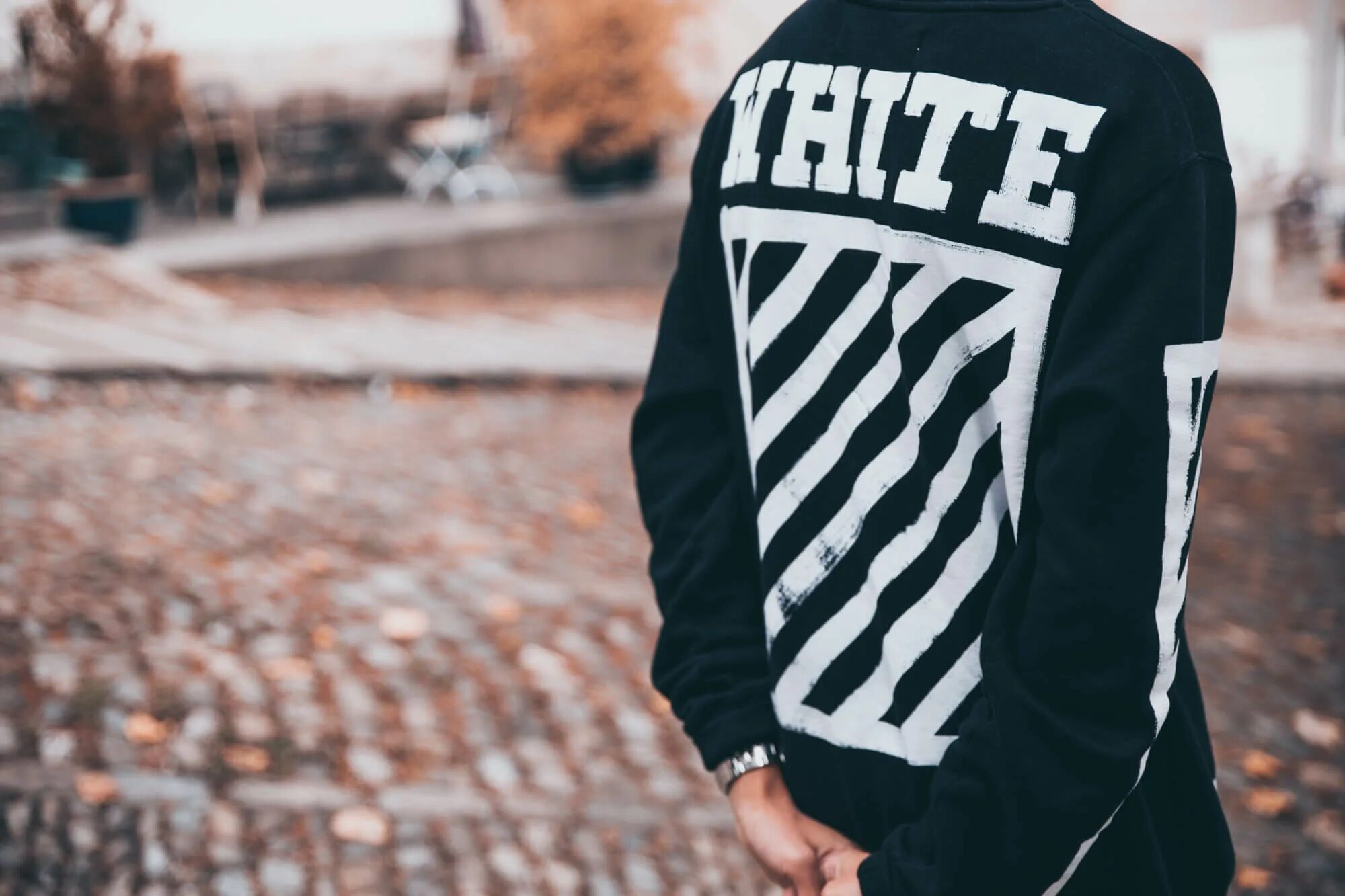 Ott white одежда мужская. Off white кофта distorted. Black white одежда. Black white одежда. Офф вайт толстовки бела.