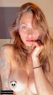 Melanie Pavola Topless 19.