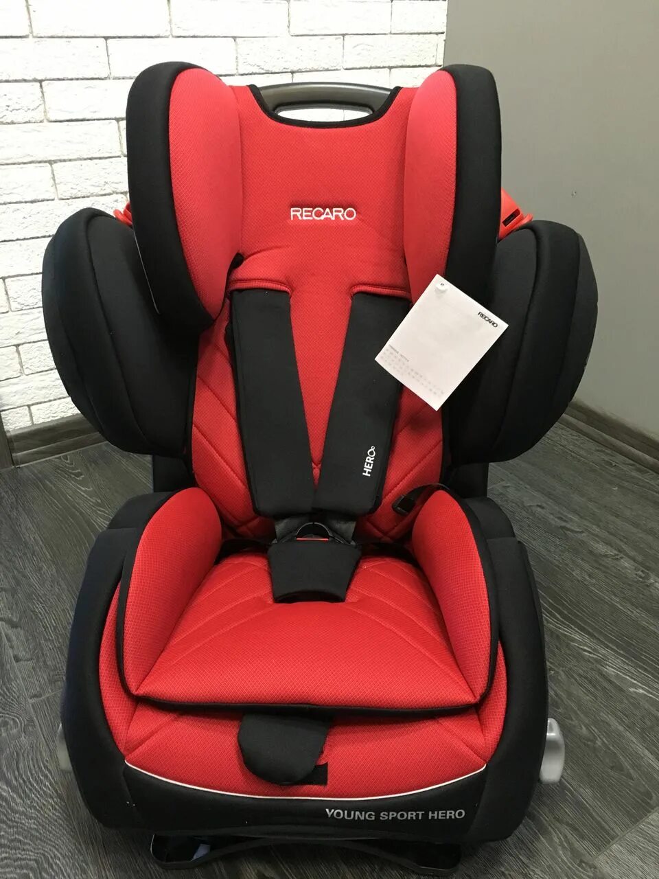 Детское сиденье Recaro young Sport красное. Автокресло рекаро бархатное. Кресло детское Recaro Sport красное черное 2007. Детское кресло рекаро 2003 год.