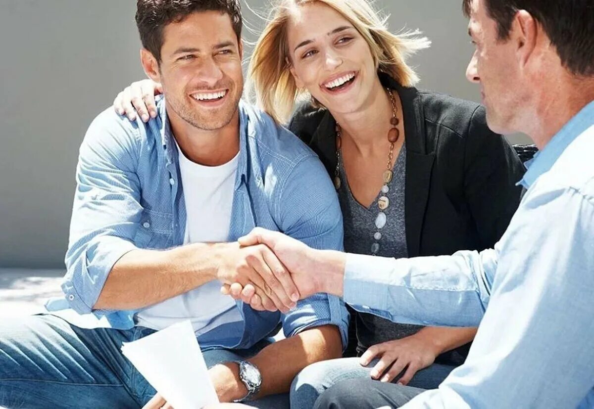 Взаимопонимание людей. Отношения между людьми. Разговор людей. Общительный человек. Дружить семьями.