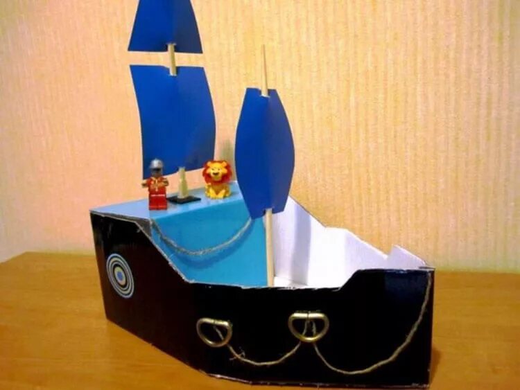 Корабль из картона большой. Корабль из картона. Кораблик из картона. Корабль для ребенка своими руками. Корабль для ребенка своими руками.