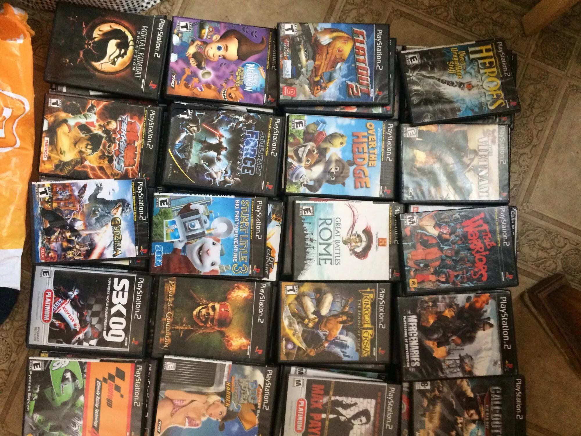 Диски на пс 2 сони. 2 диска сони плейстейшн. Игровые диски с приставки 2 сони 2 подходят на приставку сони 1. Сони плейстейшен 2 диск гонки. Диски гонки на пс2 сони.