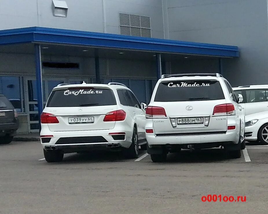 2 одинаковых номера телефона. Одинаковые номера на разных машинах. 2 одинаковых номера телефона. Авто с одинаковыми номерами. Три автомобиля ваз 2115 ряхдом.