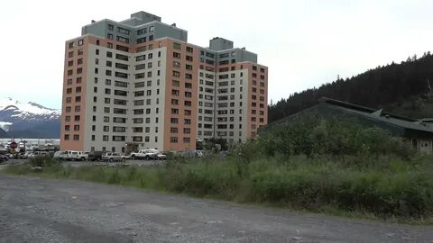 Город живет в одном доме
