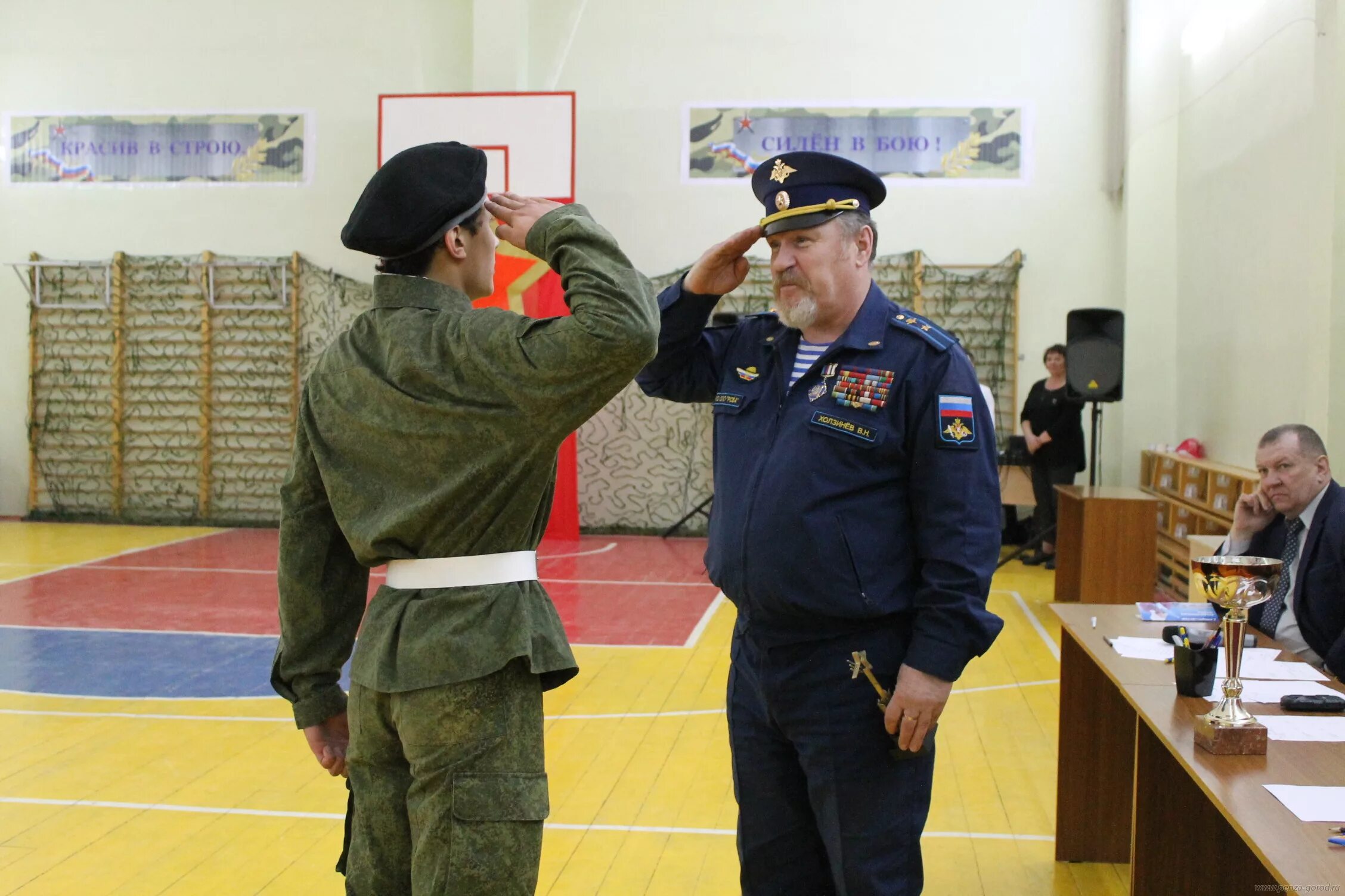 силен в строю силен в бою