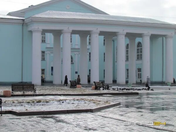 Гдк назарово. Городской дворец культуры Назарово. Городской дворец культуры в Назарово рисунок. Фото дка Назарово. Глава города Назарово в Дворце культуры.