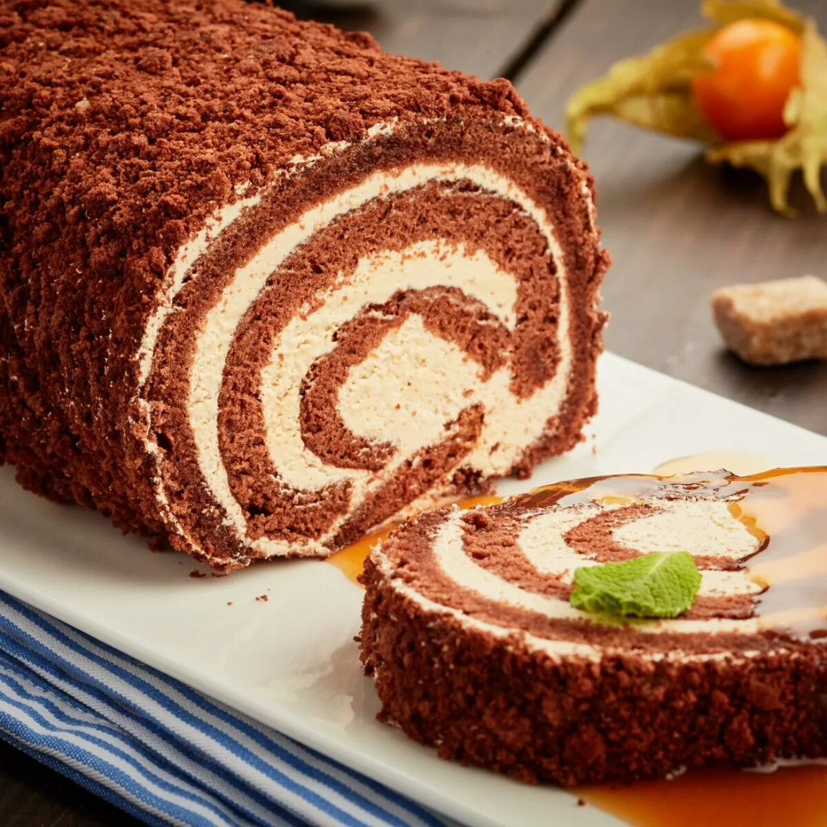 Красивые десерты. Торты пирожные рулеты. Торт рулет. Красивые сладости. Бисквит для рулета.