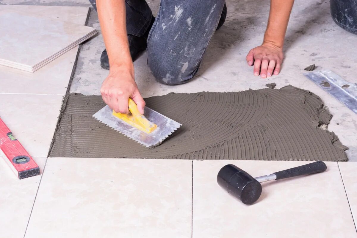 Master tile. Укладка плитки. Укладка керамогранита на пол. Класть плитку. Укладка плитки на пол.