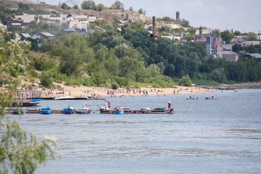 Река волга у вольска. Река волга саратовская область берег. Вольск берег волги. Вольск чайкин остров. Город вольск река волга.