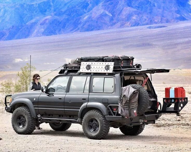 Авто для экспедиций и путешествий. Toyota hilux expedition v1 camper. Toyota fj cruiser для путешествий. Экспедиции на внедорожниках. Ford earthroamer xv-lts camper.