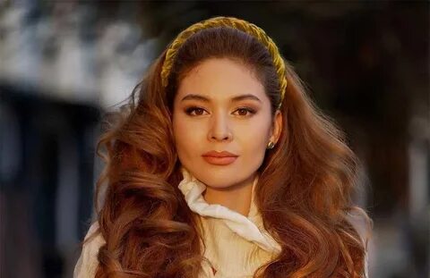 Әдемі брюнеткалар желіде минет жасайды