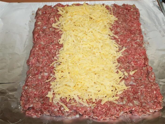 Куриный фарш рецепт с фото пошагово. Рулет из фарша. мясной рулет из фарша. рулет из фарша с сыром. мясной рулет из фарша с начинкой.
