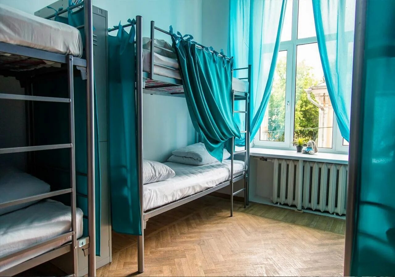Общага мирэа фото комнат. Тимирязевка общежитие 8. Комната в хостеле. Хостел. Общага для рабочих.