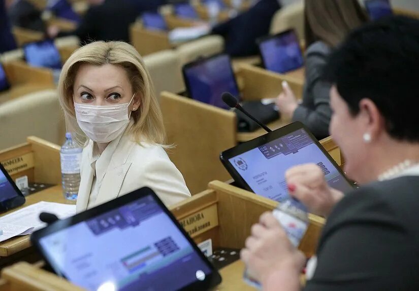 Какой законопроект приняла дума. Компьютеры в госдуме 1998 год. госдума отменила online-трансляции заседаний в сети интернет. госдума приняла закон о распознавании лица иностранных агентов.