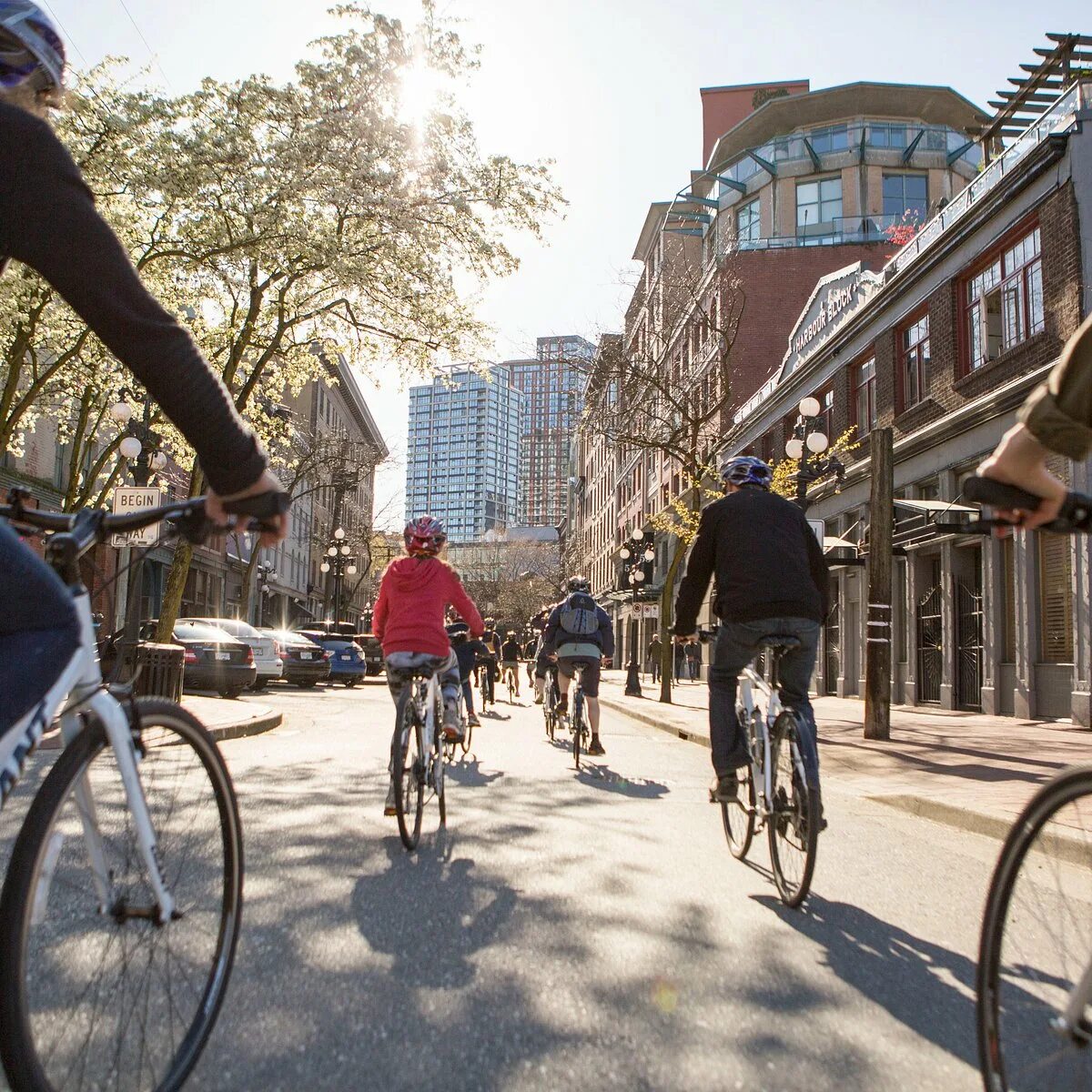 City cycling. City cycling. Велосипедист в городе. Голландия велосипеды. Велосипедист едет.