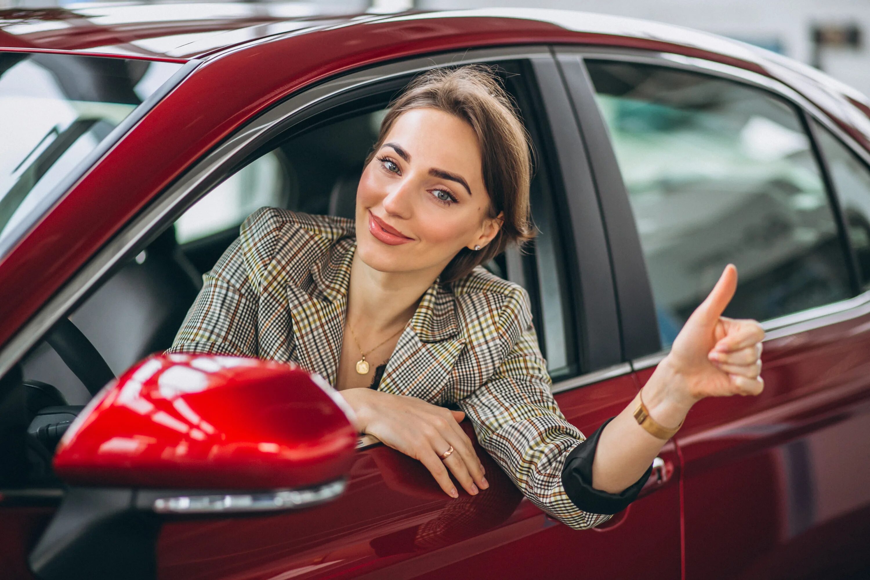 Продажа автомобиля новые правила. Девушка в машине. Покупка автомобиля. Автошкола фото. Машина.