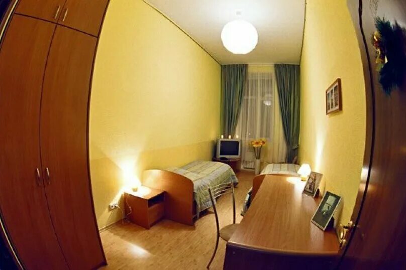 Отель арт хаус город моздок. Арт хаус 1 сочи. Art house 3. Меблированные комнаты арт-хаус комнаты. Меблированные комнаты арт-хаус комнаты.