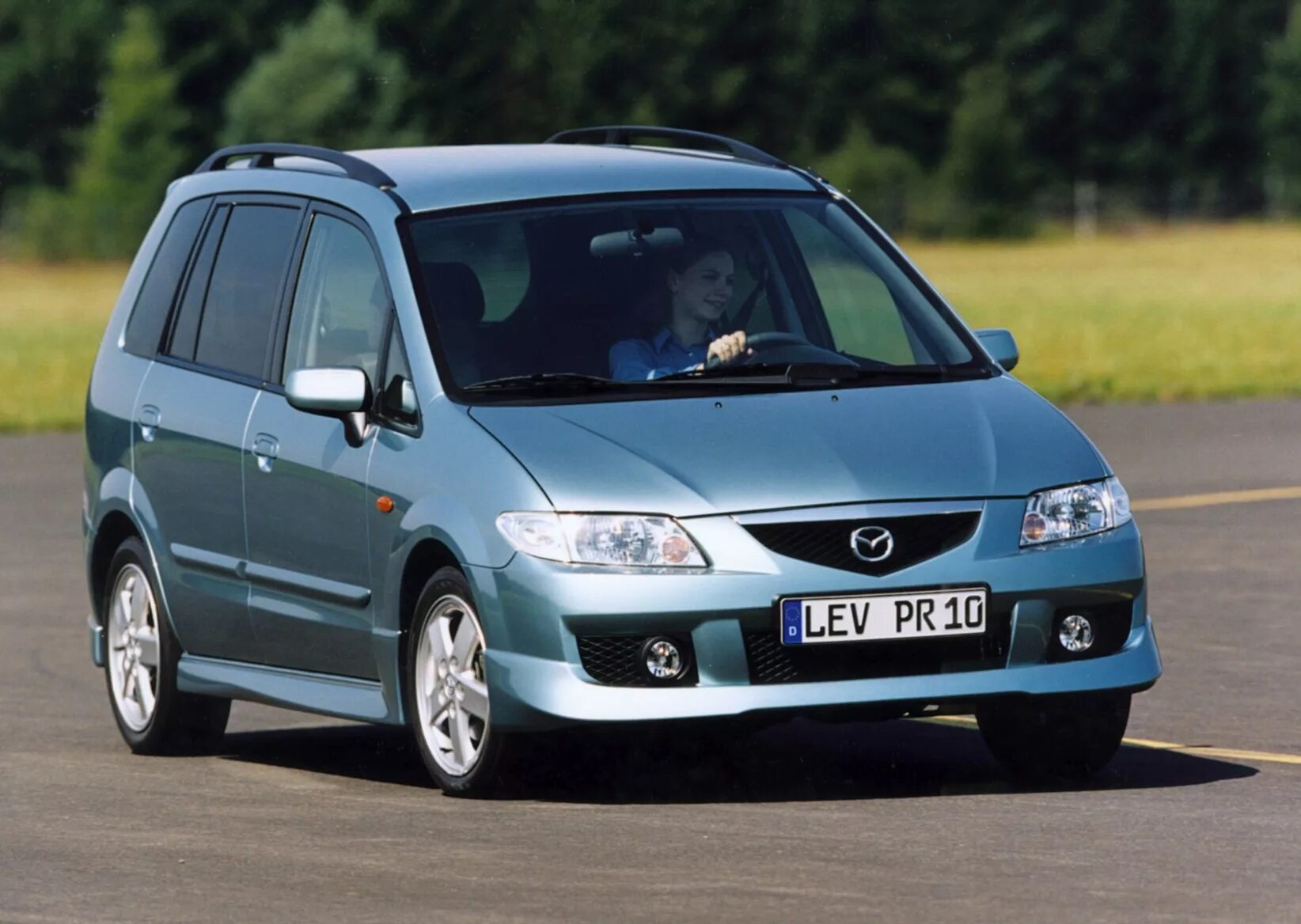 Купить мазда полный привод. Mazda Premacy 1999. Мазда Премаси 2004. Mazda Premacy 1999 - 2004. Мазда Премаси 2004 год.