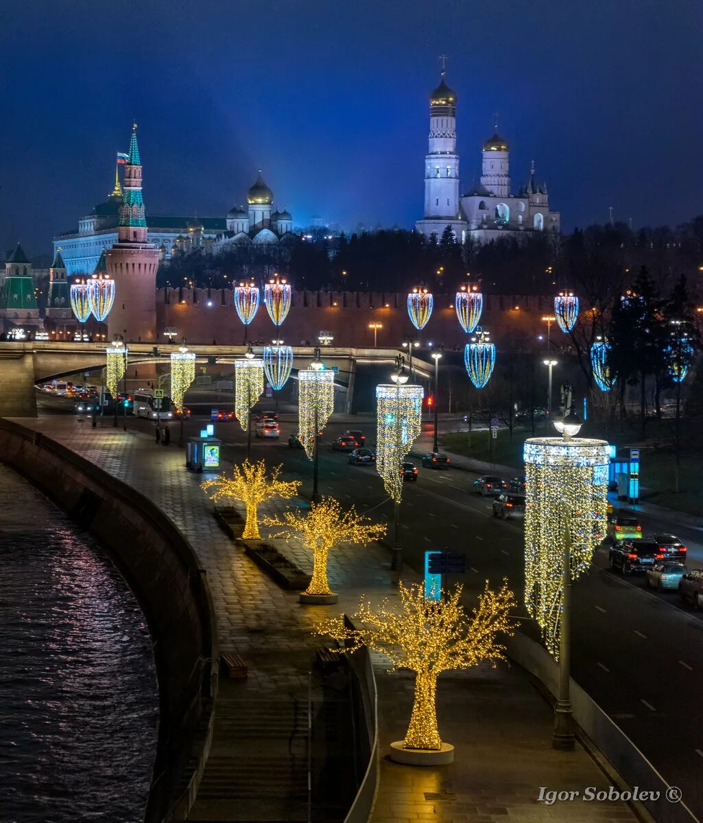 Новое место все по новому. Москва новый год 2023 Воробьевы горы. Кремлевская набережная 2023. Россия 2022 Кремль. Новогодняя Москва.