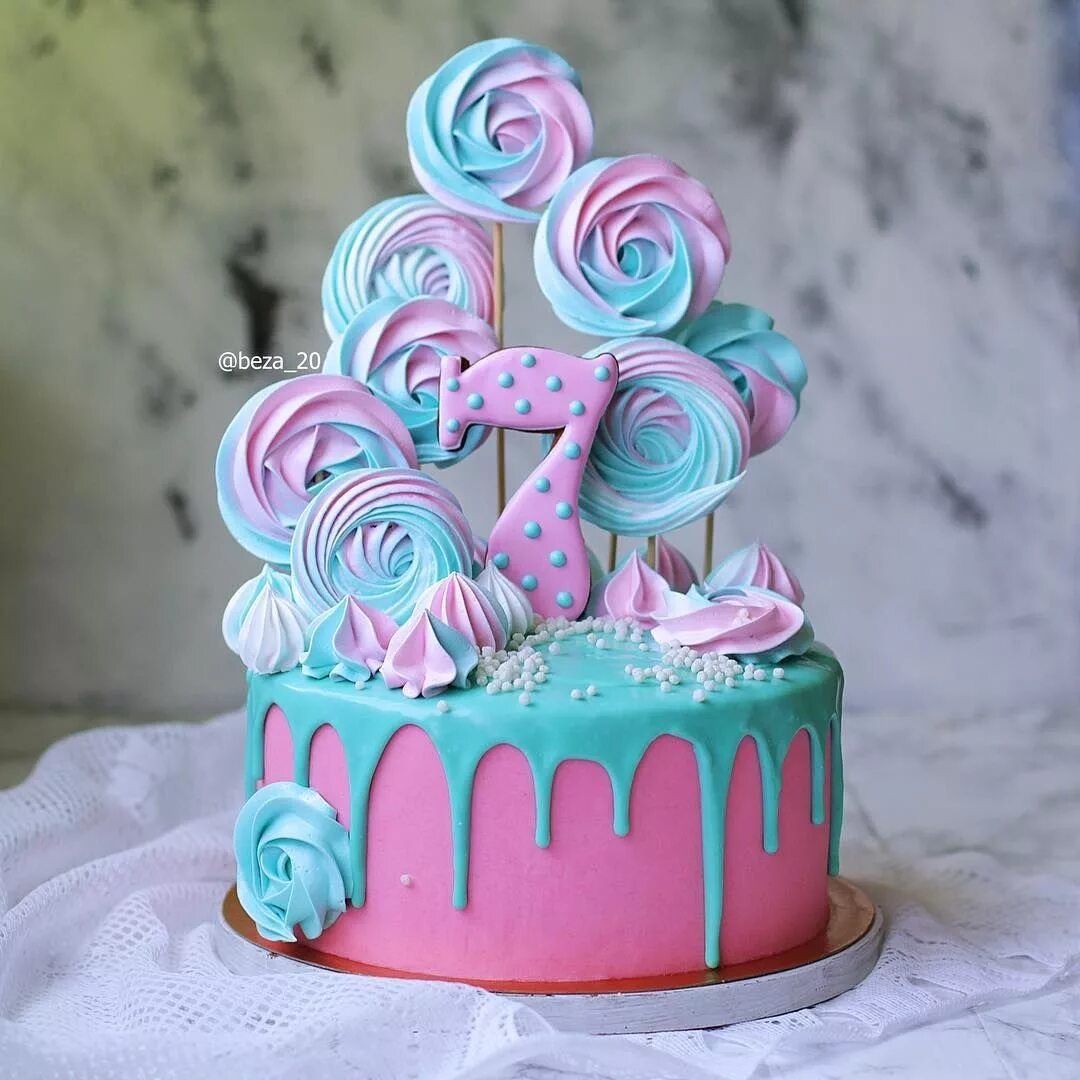 Кремовый торт для девочки. Нежный тортик. Кремовый торт для девочки. Красивые торты для девочек. Украшение торта безешками.