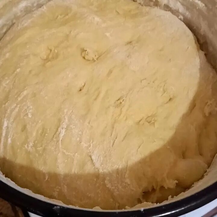 можно ли ставить тесто на ночь. сдобное дрожжевое тесто на кефире. тесто для пирожков без дрожжей. дрожжевое тесто для пирогов без яиц. дрожжевое тесто на кефире.