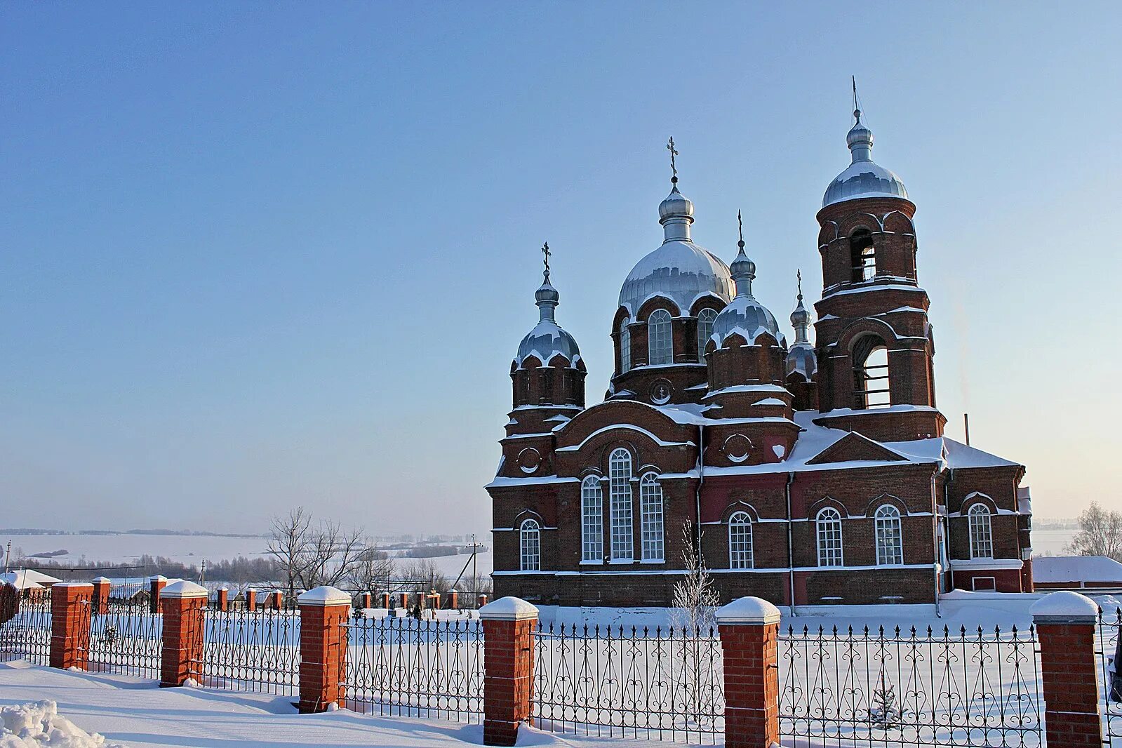 Храмова чамзинка. Храмова чамзинка. Чамзинка мордовия. Михаило-архангельская церковь чамзинка. Церковь казанской божией матери (с.