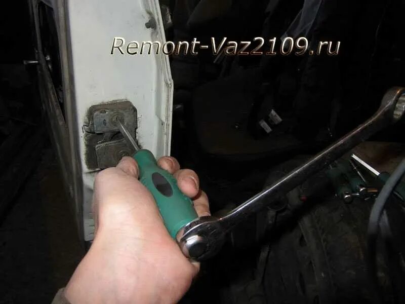 Заклинило дверь ваз 2109. Болт замка двери ваз 2109. болты замка ваз 2109. болты крепления замка двери ваз 2114. ваз 2109 тяга дверных замков.