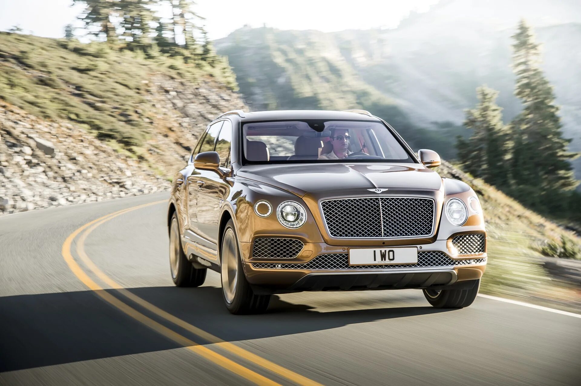 Бентли бентайга 2016. Bentley кроссовер Bentayga. Bentley Bentayga 2016. Bentley Bentayga 2. Bentley Bentayga 2017.