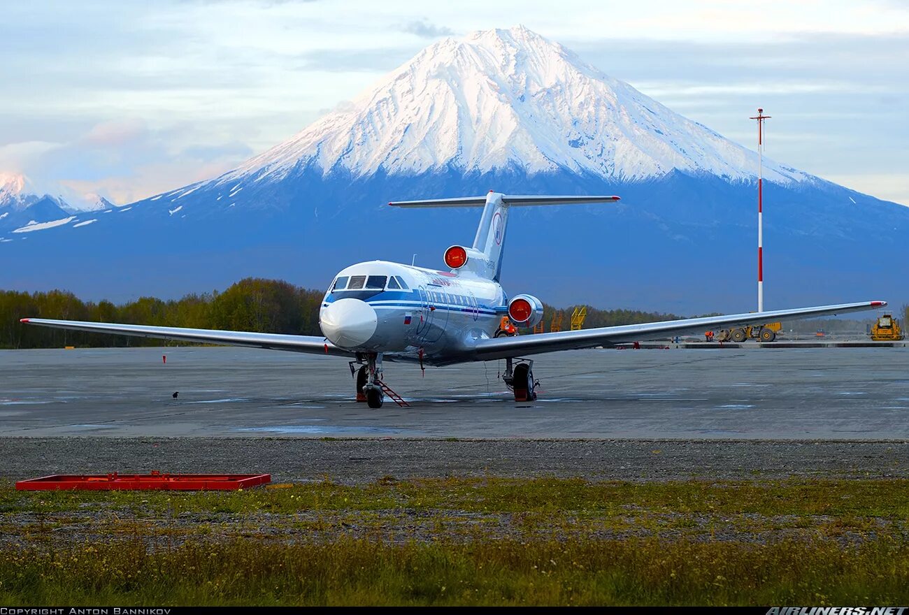 UHPP аэропорт Петропавловск Камчатский. Yak 40 Магадан Петропавловск- Камчатский. Аэродром Елизово Камчатского края. АН 26 Петропавловск-Камчатский Магадан. Авиарейсы петропавловск камчатский