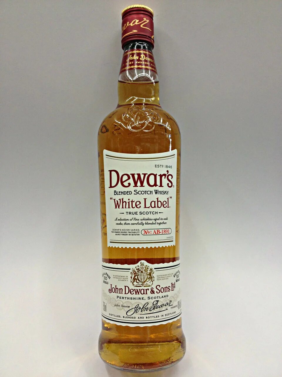 Дюарс Уайт лейбл. Виски John Dewar. Виски Dewar's White Label. Dewars White Label Blended Scotch Whisky. Уайт лейбл виски