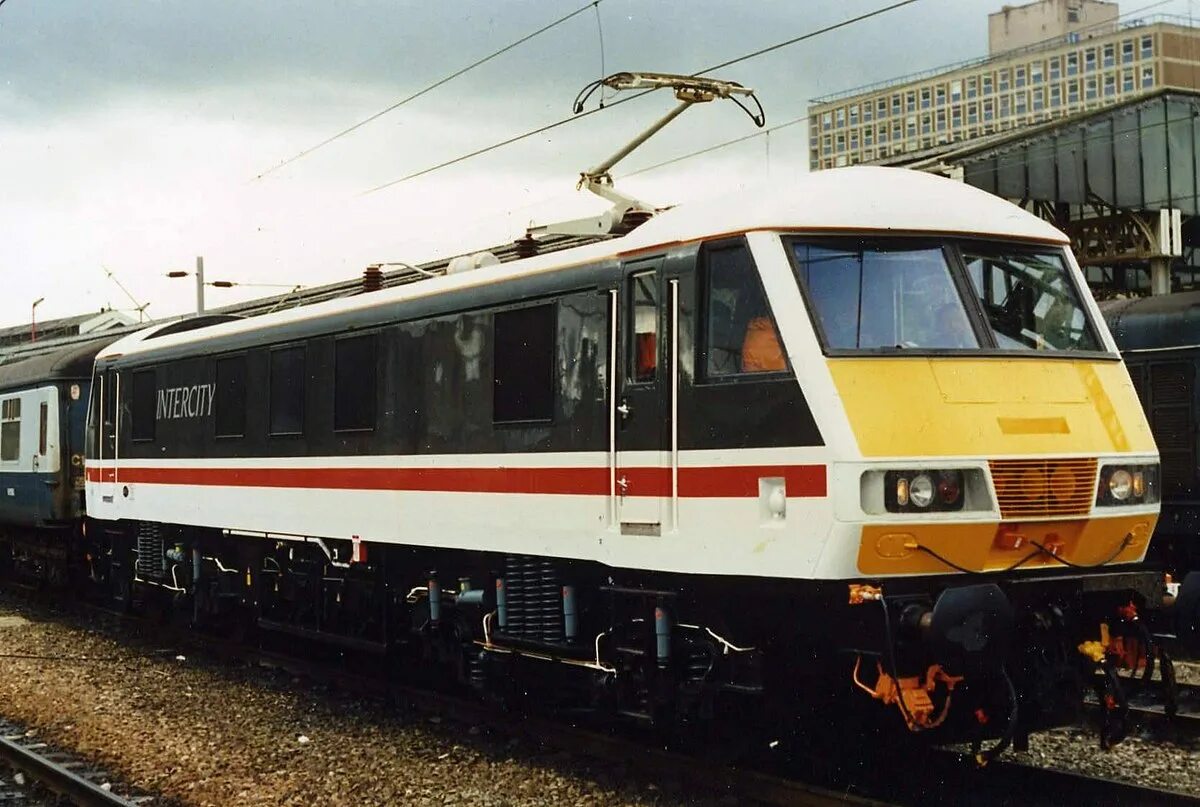 Железные дороги 90. British Rail class 90. Электровоз класс 90. Class 90 Train. Чс7 электровоз.