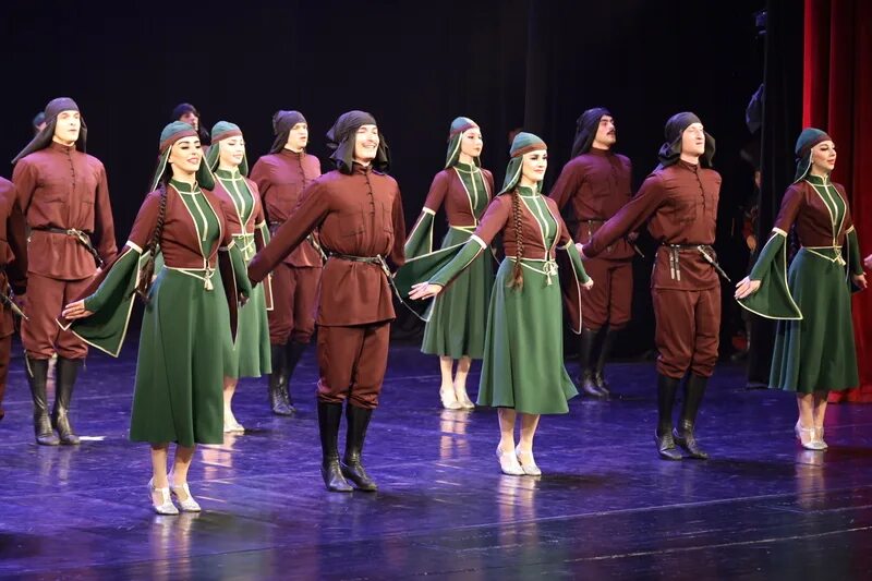 Осетинское платье танцевальное. Осетинское платье танцевальное. Культура осетии. Посольство осетии в петербурге. Ансамбль симд южная осетия.
