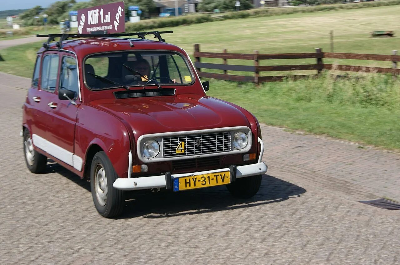 Рено 4 купить в россии. Renault 4 GTL. Рено 4 1994. Рено 4 1989. Renault 4 бордовая.