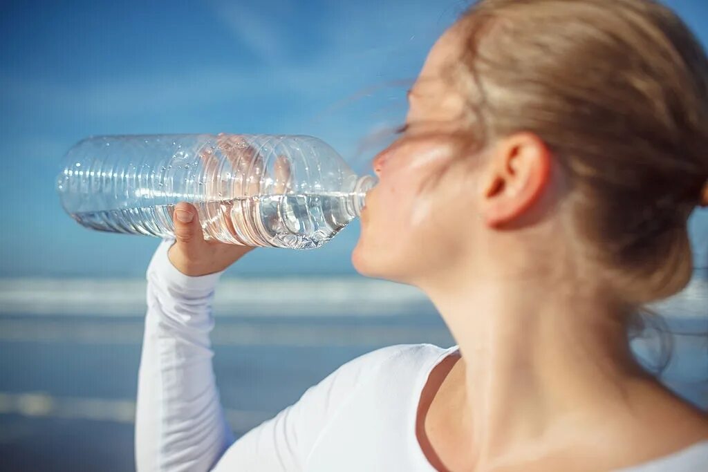 Стакан воды. Пить много воды. Простая вода. Пить больше воды. Пить воду за раз